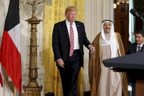 لقاء يجمع امير الكويت بترامب