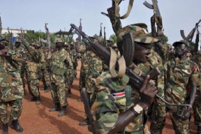 جنوب السودان يدين 10 جنود بتهمة اغتصاب عاملات إغاثة وقتل صحفي