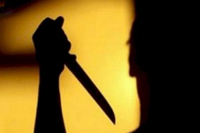 مريض نفسي يخرج من المستشفى ويطعن والده