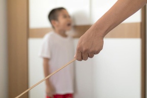 هل ضرب الأطفال لأغراض تربوية أمر مقبول؟