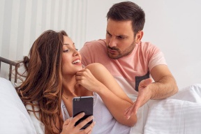 الشك بين الزوجين.. أسبابه وطرق تفاديه