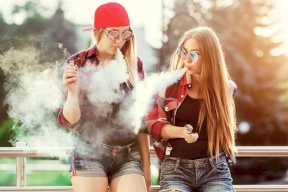 قريبا..التدخين الإلكتروني "بنكهة الفواكه" ممنوع بأميركا