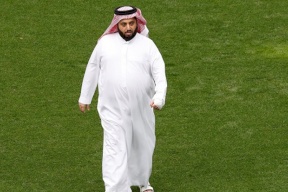 تركي آل الشيخ يفجر مفاجأة ويشعل مواقع التواصل