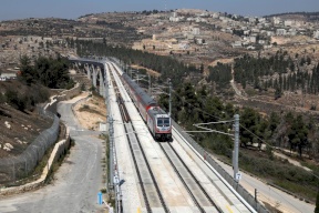 قطار يختصر الزمان الإسرائيلي ويقتل المكان الفلسطيني
