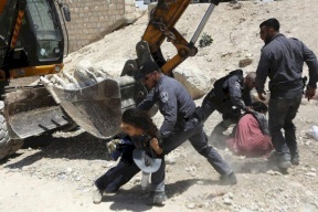 العفو الدولية: هدم الخان الأحمر الفلسطينية جريمة حرب