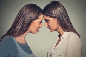 الشتائم لا تجعل منك فتاة مميزة
