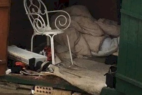 بريطانيون ينقذون رجلاً يسجن نفسه في كوخ منذ 40 عاما