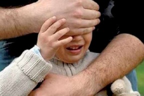 إتفقت مع عشيقها على خطف طفلها ..والسبب؟
