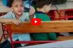 فيديو.. طفل عربي يبكي بحرقة يريد النوم في المدرسة!