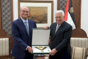 الرئيس يمنح رجل الاعمال صبيح المصري وسام النجمة الكبرى