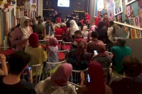 أول نادٍ للضحك بمصر.. هذا ما يقدمه لرواده