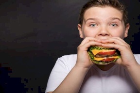 كيف يمكن أن تؤثر العادات الغذائية على الأجيال المستقبلية؟