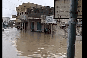 اليمن..المهرة منكوبة واستغاثة لإنقاذ أسر حاصرتها السيول