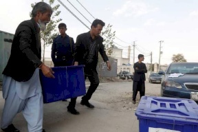 قتلى بانفجارات تهز مراكز اقتراع في أفغانستان