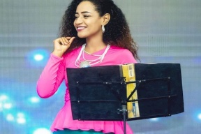 دولة عربية تًوقف مُطربة.. والسبب غريب !