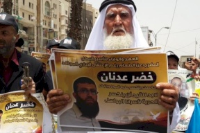 ماذا طالب والد الاسير المضرب عدنان ؟