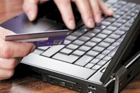 اشترى هاتفاً من الانترنت..فماذا سلموه؟