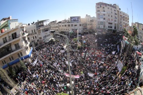 رام الله: الآلاف يطالبون بتأجيل وتعديل قانون الضمان او اعلان الاضراب 
