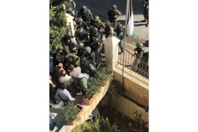 5 إصابات خلال اقتحام الاحتلال مبنى محافظة القدس