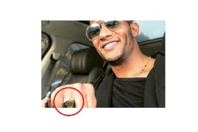 ما الذي وضعه محمد رمضان في اصبعه وأثار به الجدل؟