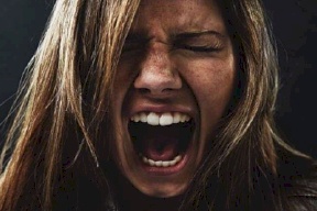 "معدن" يحفز الاضطرابات المزاجية للنساء في فترة الحيض!