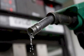 النفط يهبط إلى أدنى مستوى