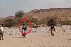 بالفيديو.. "كلاشينكوف" بدل الصفارة في مباراة لكرة القدم