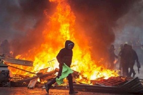 المحتجون في فرنسا يصعّدون ويحاصرون 11 منشأة لتخزين الوقود