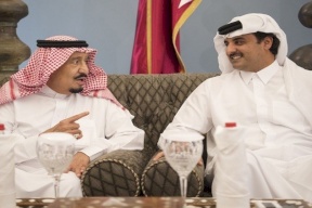 الملك سلمان يدعو أمير قطر لزيارة السعودية