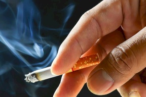 التدخين قد يؤثر على العين والدماغ
