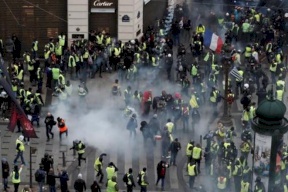 1385 معتقلا باحتجاجات "السترات الصفراء" بفرنسا