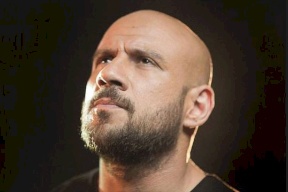 فيديو: أحمد مكي يكشف تفاصيل إصابته بفيروس نادر