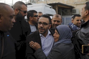 شرطة الاحتلال تقتحم منزل محافظ القدس عدنان غيث وتأخذ قياساته
