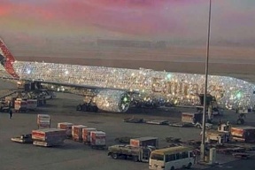 ما قصة الطائرة الإماراتية المرصعة بالألماس؟