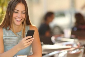 صوت مميز تستخدمه النساء لكسب قلوب الرجال