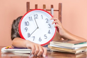 5 خطوات للتعامل مع الطفل أثناء فترة الامتحانات