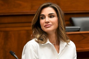 ملكة الأردن تنشر توضيحا بشأن إنفاقها وكلفة ملابسها