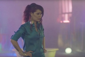حبس مغنية مصرية متورطة بشبكة دولية للاتجار بالبشر