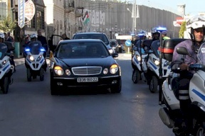 مستوطنون يرشقون موكب رئيس الوزراء الفلسطيني بالحجارة جنوب نابلس