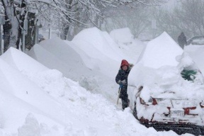 مصرع مسنّة وفقدان رجلين في عاصفة ثلجية اجتاحت اليونان