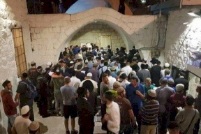 بحماية جيش الاحتلال...مئات المستوطنين يقتحمون مقامات عورتا
