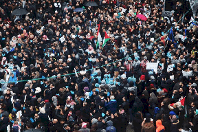 الضفة الغربية:  إضراب للقطاعين الخاص والأهلي  لإسقاط قانون "الضمان"
