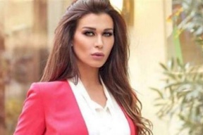 نادين الراسي تثير الجدل بهذا التصريح عن ديانتها