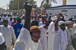 الشرطة السودانية تطلق الغاز على "مسيرة البرلمان"