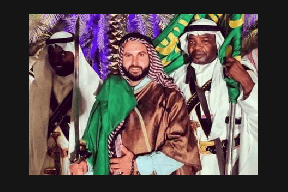 مدون اسرائيلي مثير للجدل يزور قطر.. وغضب واسع