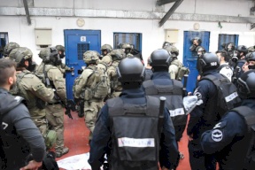 سجن عوفر ... لقاء هام  مع إدارة السجون واحتمالية  الشروع بالاضراب