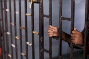 سجن فنان مصري لاعتدائه على زوجته النجمة السورية.. وهذا رد فعل والدته