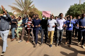 السودان.. دعوات لمظاهرات عامة والصلاة في الساحات