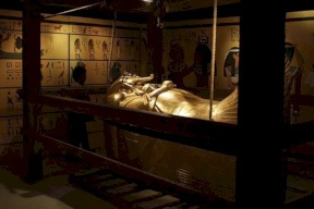 مصر تتسلم مقبرة توت عنخ آمون بعد ترميمها