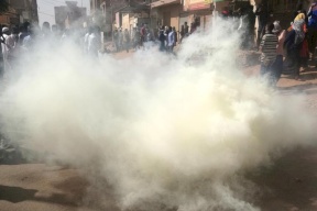 السودان.. مسيرات غضب جديدة والنيابة تحقق بوفاة معلم
